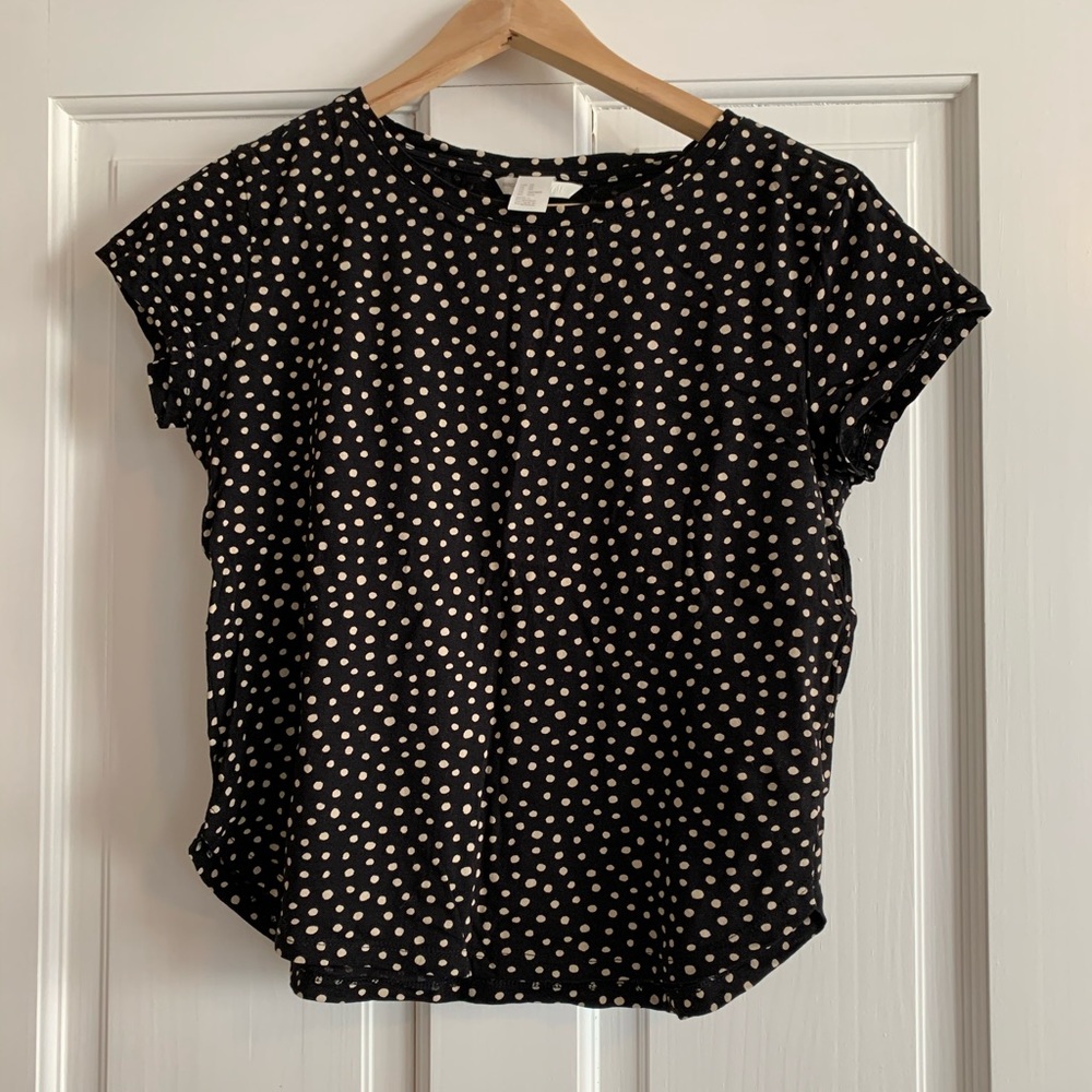 Black polka-dot tee